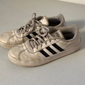 Adidas Court 2.0 full leather sneakers youth 3US worn but still very usable